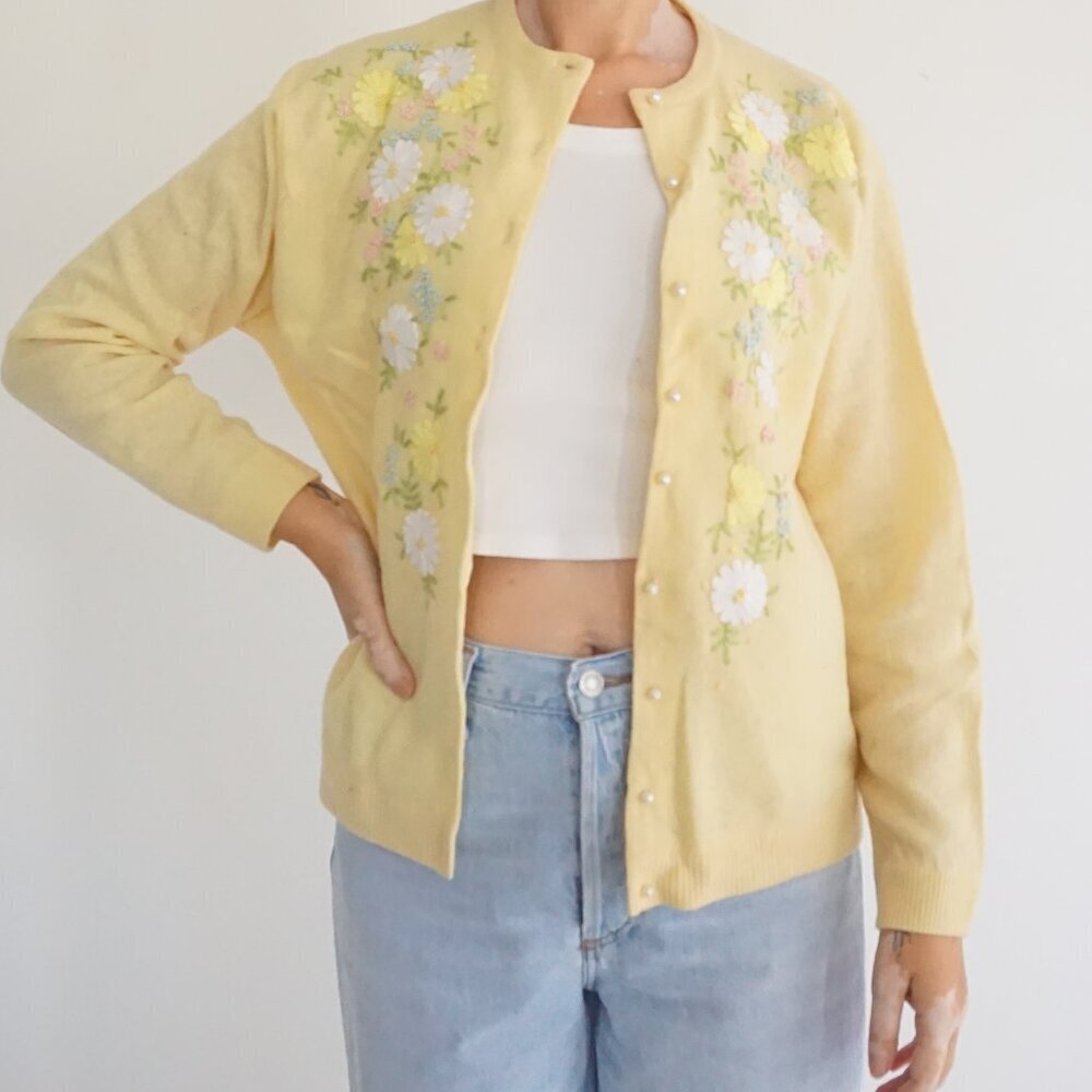 Vintage Imperial Fashion Yellow Knit Floral Embroidered Pearl Cardigan Garden M